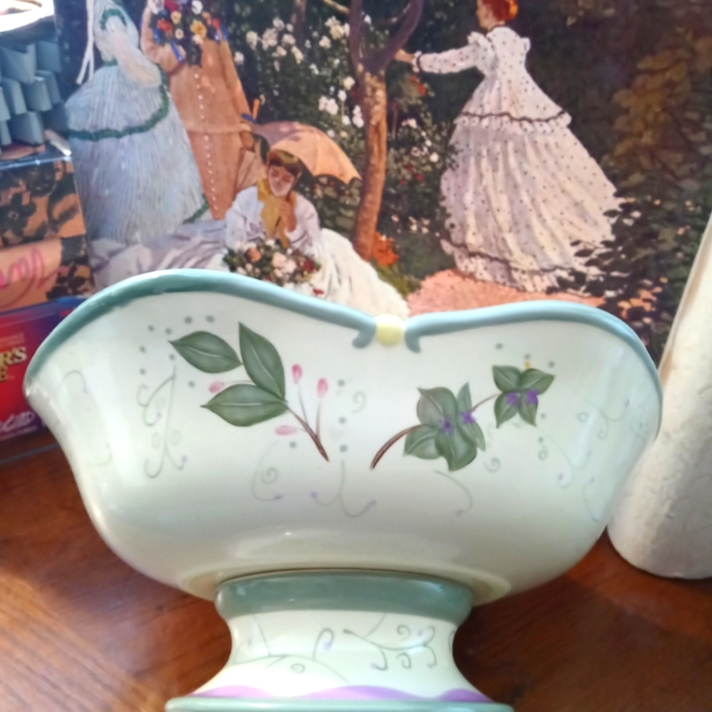 🏤🍜Partylite Vintage Pedestal Floral bowl Like New!!Gift Giving Opportunity🎁🍛